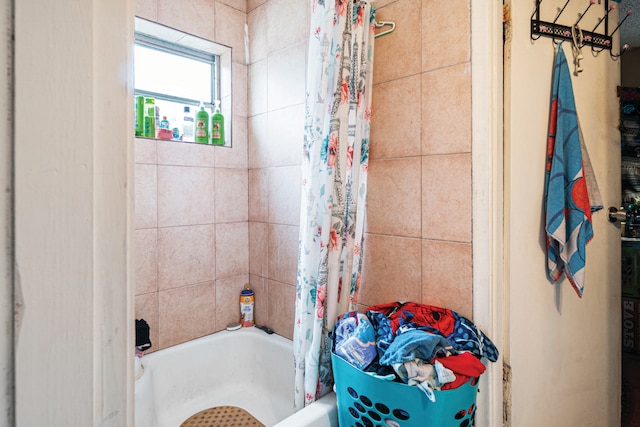 3208 Prince Dr, Lake Worth, FL 33461 - bathroom featuring shower / bathtub combination with curtain