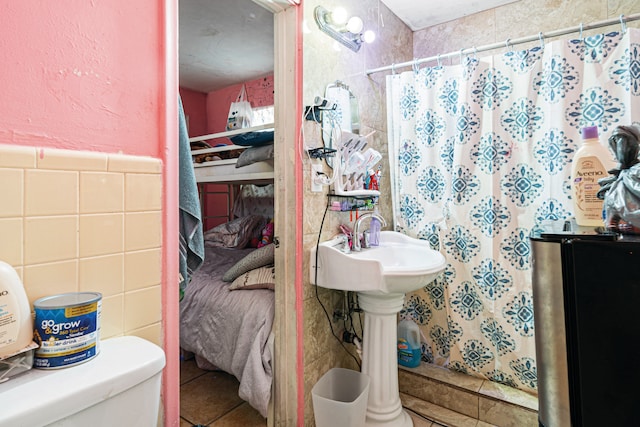 3208 Prince Dr, Lake Worth, FL 33461 - bathroom with tile walls, toilet, and a shower with shower curtain
