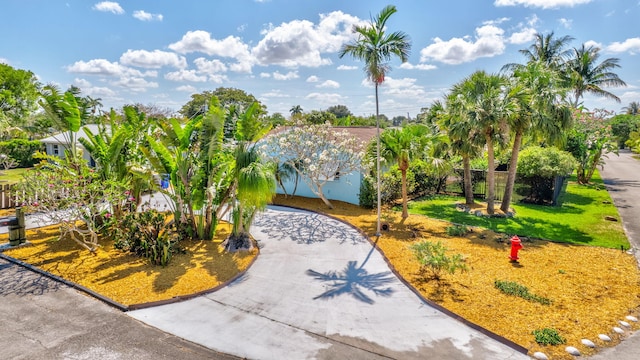 387 Yvonne Dr, West Palm Beach, FL 33406 - view of community with curved driveway
