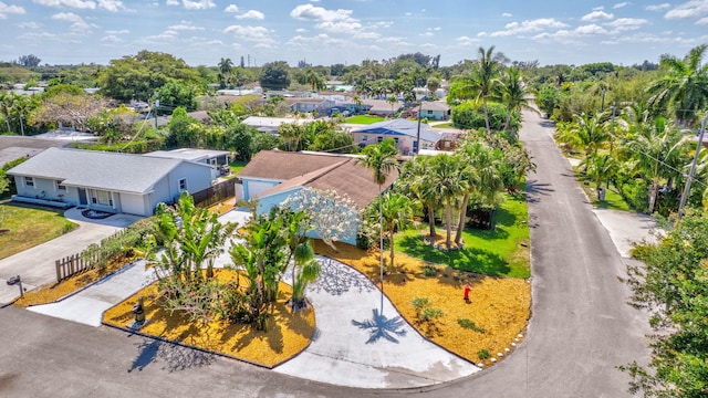 387 Yvonne Dr, West Palm Beach, FL 33406 - view of property's community with curved driveway