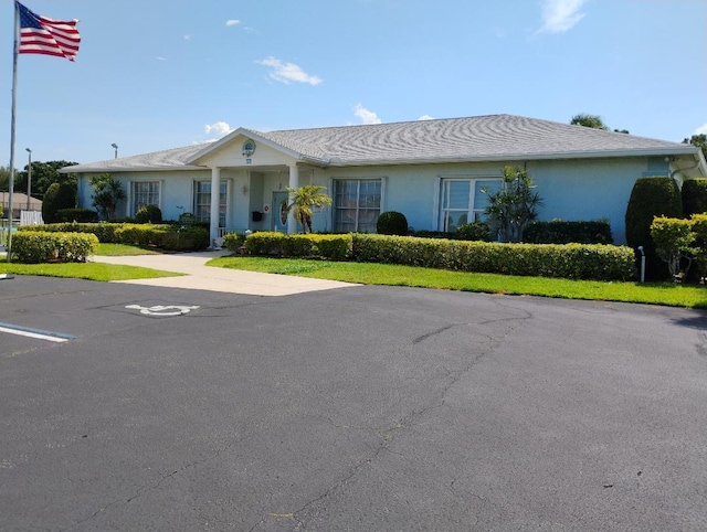 131 Lakes End Dr Unit D, Fort Pierce, FL 34982 - view of front facade with stucco siding and uncovered parking