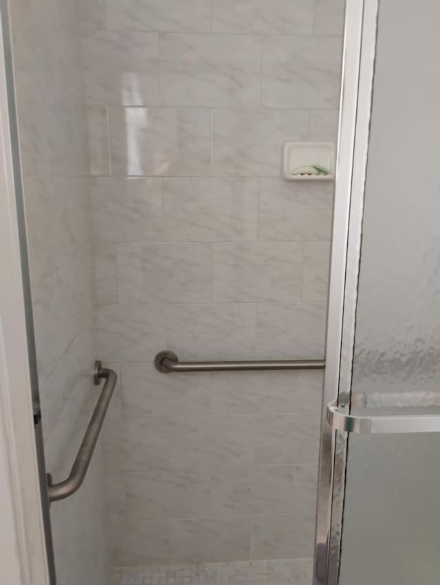 131 Lakes End Dr Unit D, Fort Pierce, FL 34982 - bathroom featuring a stall shower