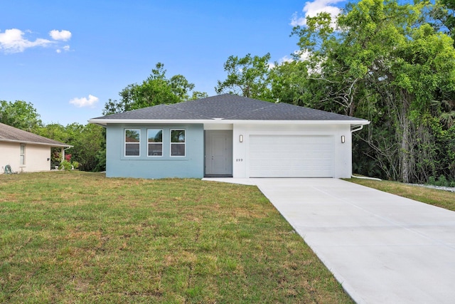 899 Gladiola Ave, Sebastian, FL 32958 - single story home featuring an attached garage, driveway, stucco siding, and a front yard