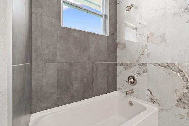 899 Gladiola Ave, Sebastian, FL 32958 - full bath featuring washtub / shower combination