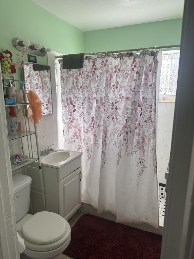bathroom with a shower with shower curtain, toilet, and vanity