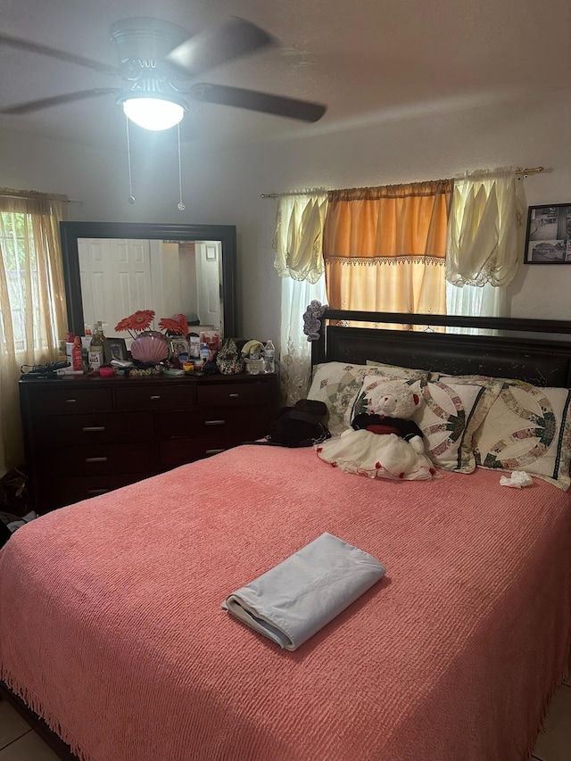 bedroom with ceiling fan