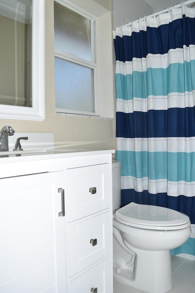 full bath with vanity, toilet, and a shower with shower curtain