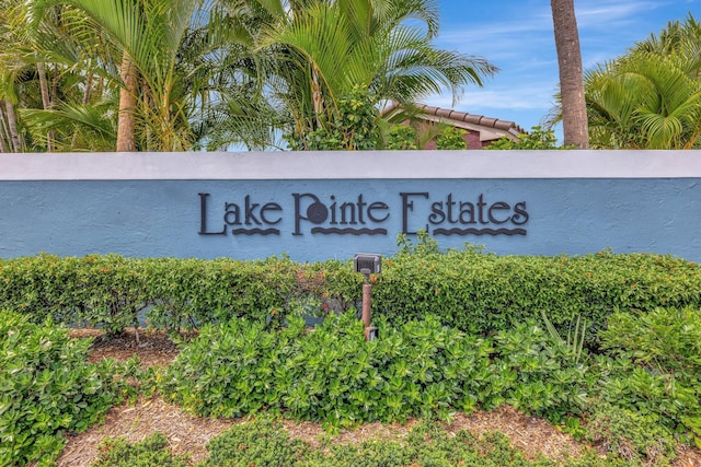 view of community / neighborhood sign