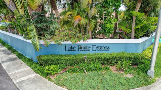 community / neighborhood sign featuring fence