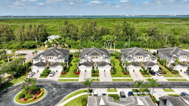 birds eye view of property featuring a residential view and a forest view