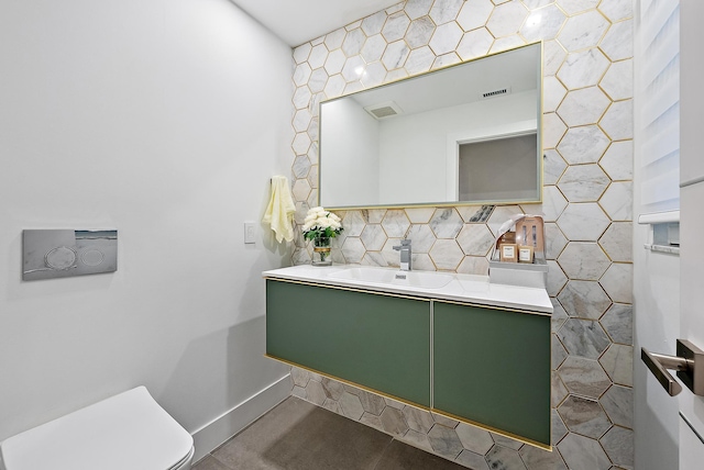 bathroom featuring visible vents, backsplash, toilet, and vanity