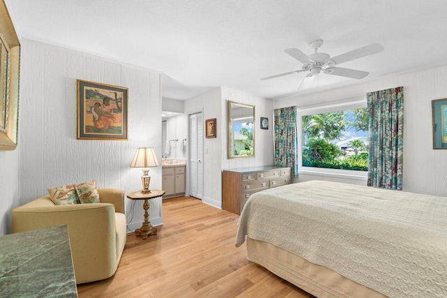 bedroom featuring light wood-type flooring and a ceiling fan