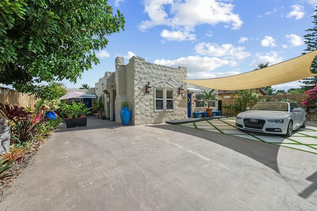 951 Selkirk St, West Palm Beach, FL 33405 - view of front of home with fence