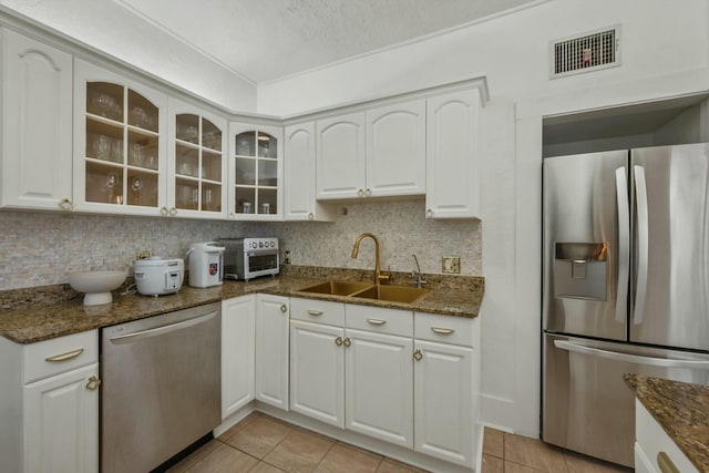 951 Selkirk St, West Palm Beach, FL 33405 - kitchen with stainless steel appliances, visible vents, a sink, and light tile patterned floors