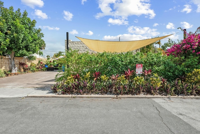 951 Selkirk St, West Palm Beach, FL 33405 - exterior space featuring fence