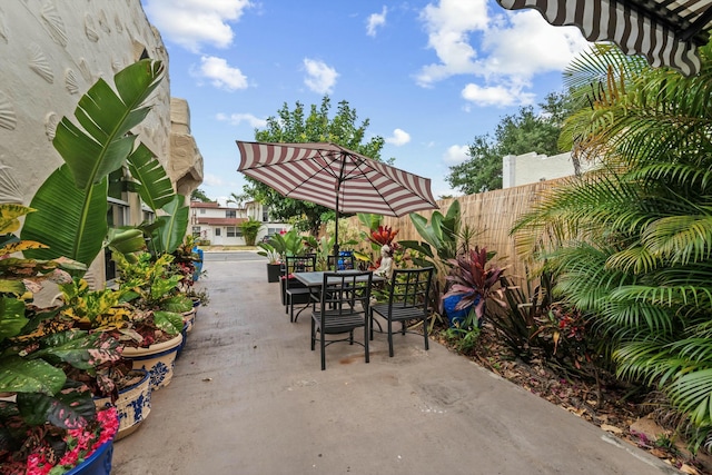 951 Selkirk St, West Palm Beach, FL 33405 - view of patio / terrace with outdoor dining area and fence