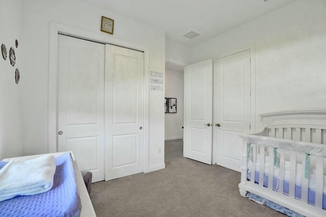 12170 N Baypoint Cir, Parkland, FL 33076 - carpeted bedroom featuring visible vents, a crib, and a closet