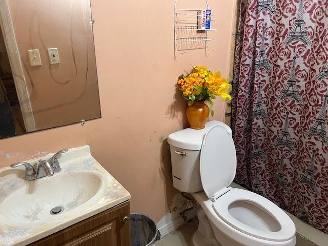 1164 NW 45th Ave, Lauderhill, FL 33313 - full bath featuring toilet, a shower with curtain, and vanity