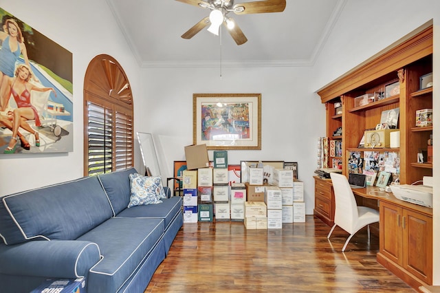office area featuring crown molding, a ceiling fan, built in study area, and dark wood-type flooring