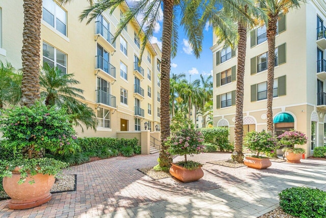 720 S Sapodilla Ave Unit 105, West Palm Beach, FL 33401 - view of surrounding community