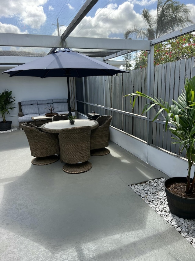 95 E E Ct, Royal Palm Beach, FL 33411 - view of patio featuring outdoor dining space