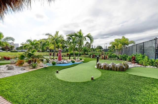 432 Grantham Unit B, Deerfield Beach, FL 33442 - surrounding community with fence and a putting area