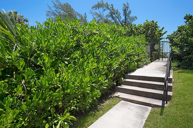 2121 N Ocean Blvd Unit 404W, Boca Raton, FL 33431 - view of property's community with a gate