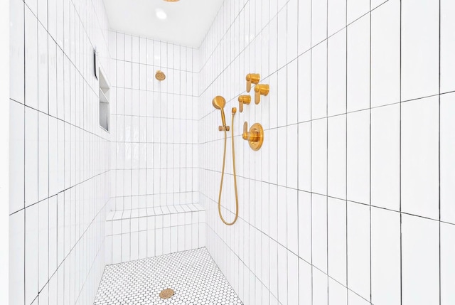 940 Turner Quay, Jupiter, FL 33458 - bathroom featuring tiled shower