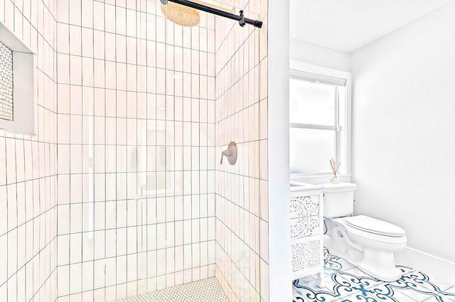 940 Turner Quay, Jupiter, FL 33458 - bathroom with a tile shower and toilet