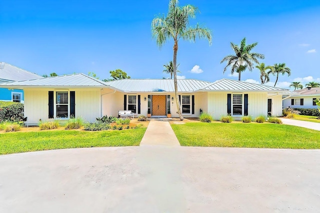 940 Turner Quay, Jupiter, FL 33458 - ranch-style home with a standing seam roof, metal roof, and a front yard