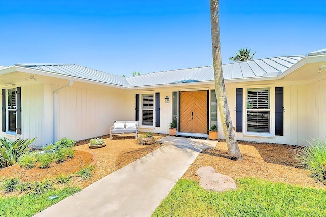 940 Turner Quay, Jupiter, FL 33458 - property entrance with metal roof