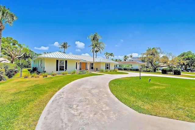 940 Turner Quay, Jupiter, FL 33458 - single story home with a standing seam roof, curved driveway, metal roof, and a front yard