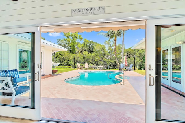 940 Turner Quay, Jupiter, FL 33458 - pool featuring a patio area