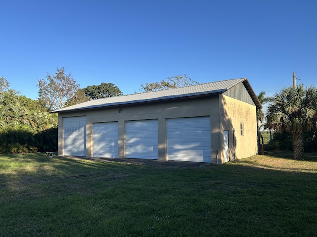 view of detached garage