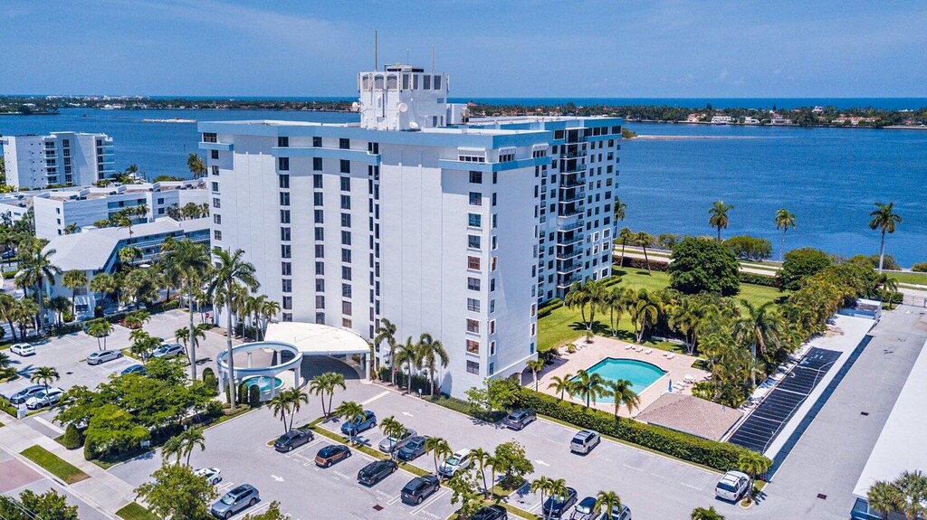 3800 Washington Rd Unit 1006, West Palm Beach, FL 33405 - bird's eye view with a water view