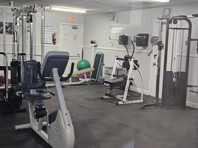 211 Lake Dora Dr, West Palm Beach, FL 33411 - exercise room with baseboards and a textured ceiling