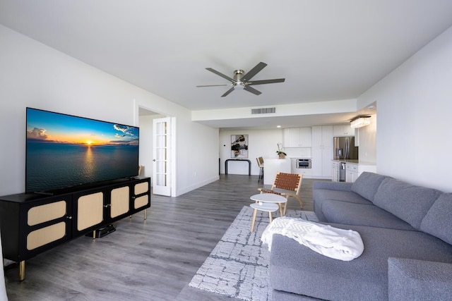 5600 N Flagler Dr Unit 1207, West Palm Beach, FL 33407 - living area featuring visible vents, a ceiling fan, dark wood-style floors, and baseboards