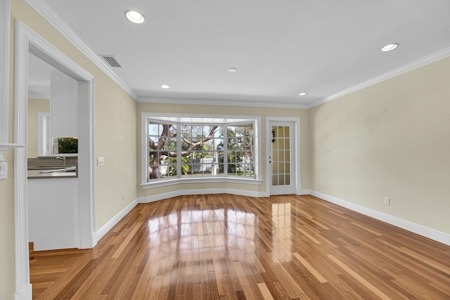 interior space featuring visible vents, recessed lighting, baseboards, and wood finished floors