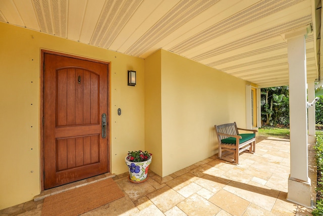 property entrance with stucco siding