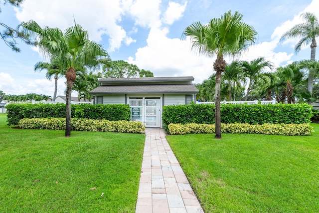 view of front facade with a gate, a front lawn, and a fenced front yard