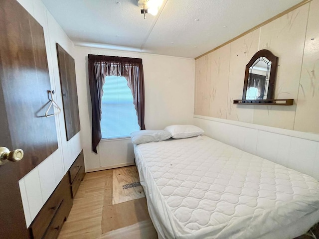 3020 SE 38th Ave, Okeechobee, FL 34974 - bedroom featuring a textured ceiling and light wood finished floors