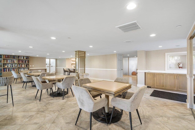 dining space with visible vents and recessed lighting