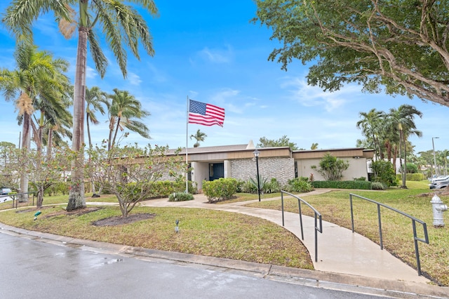 6534 Spring Bottom Way Unit 123, Boca Raton, FL 33433 - view of front facade with a front yard
