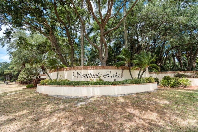 453 Rainbow Springs Ter, Royal Palm Beach, FL 33411 - community sign featuring a yard