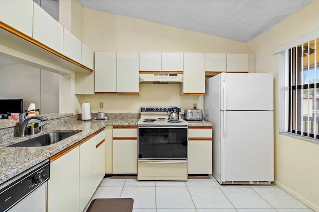 kitchen with white cabinets, a sink, under cabinet range hood, vaulted ceiling, and white appliances