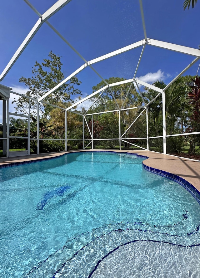 573 SW Saint Kitts St, Port Saint Lucie, FL 34953 - swimming pool with glass enclosure
