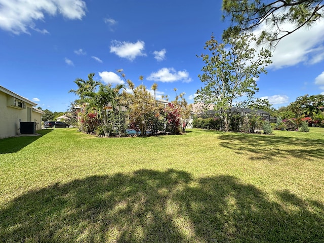 573 SW Saint Kitts St, Port Saint Lucie, FL 34953 - view of grassy yard