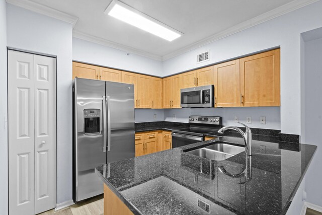 6565 Emerald Dunes Dr Unit 108, West Palm Beach, FL 33411 - exterior space with a yard and fence
