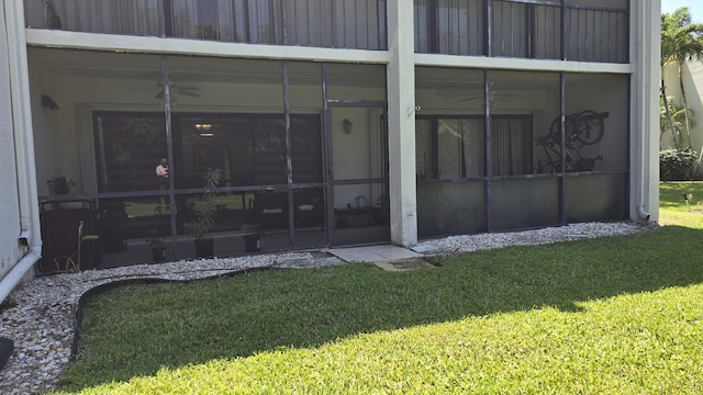1823 Embassy Dr Unit 101, West Palm Beach, FL 33401 - property entrance featuring a ceiling fan and a yard