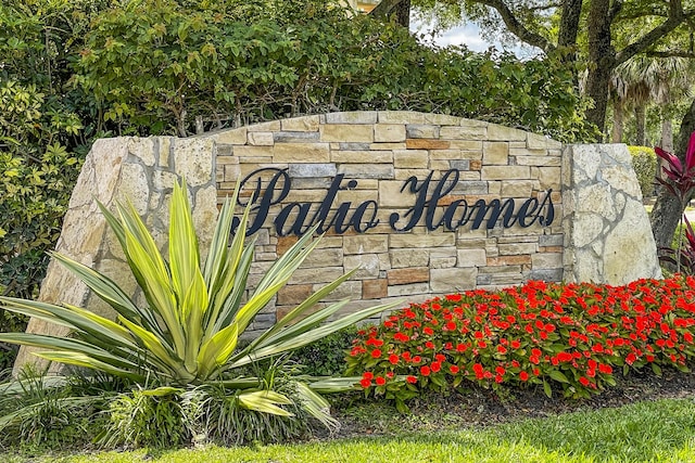 view of community / neighborhood sign